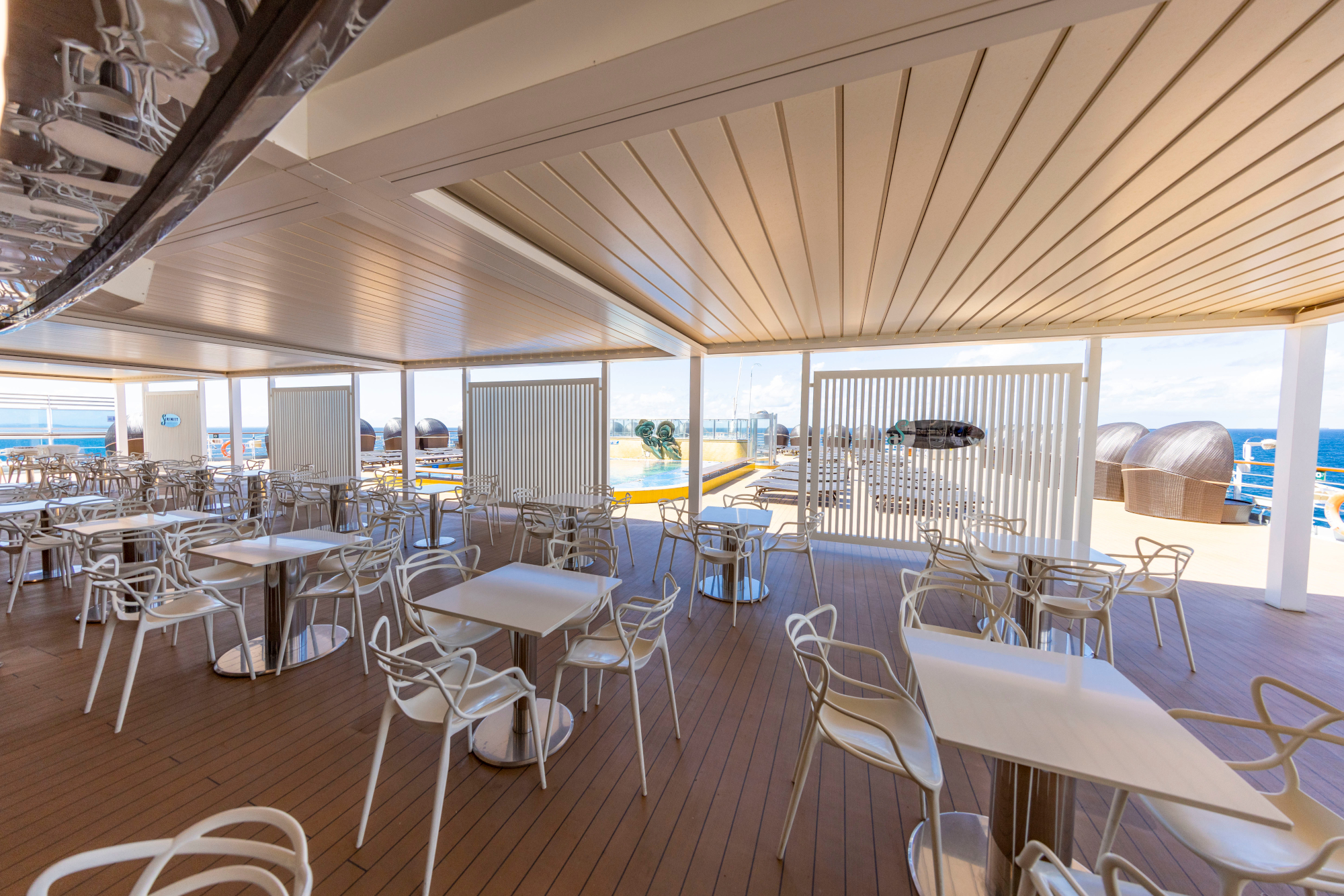 MyCruise Carnival Luminosa Offentlige-arealer Barer-lounger-atrium8